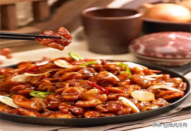 美食推荐：火爆肥肠、米椒小公鸡、卤酥带鱼制作方法