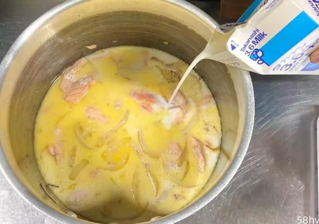营养又美味的「鲑鱼洋葱牛奶浓汤」！只要简单三步骤就能完成