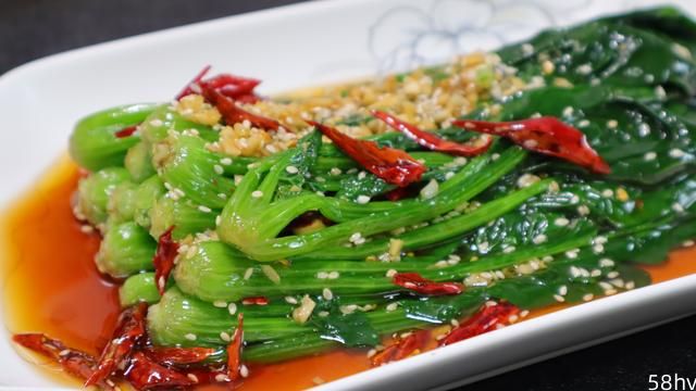 菠菜最简单的做法，春节招待客人，比满桌肉受欢迎，3分钟搞定