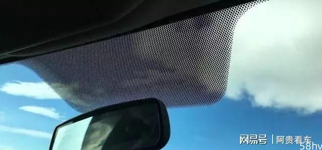 车窗边缘的小黑点都有啥用，你问老司机他也不一定知道？