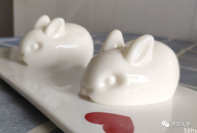 超萌Q弹可爱的兔子椰奶冻，粉嫩的颜值太美了，你舍得吃吗?