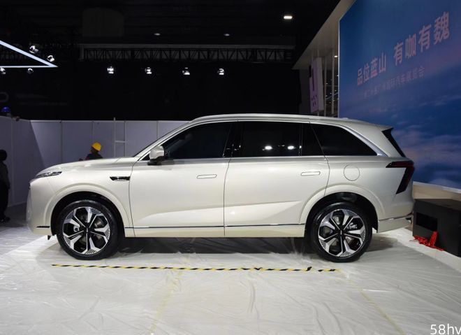 魏牌蓝山DHT-PHEV正式发布，定位大6座SUV，正面硬刚理想L8