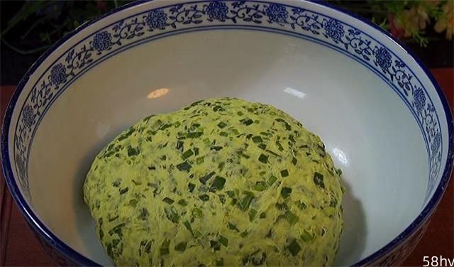 韭菜里加3勺面粉，瞬间变成一道快失传的经典美食，实在太解馋了
