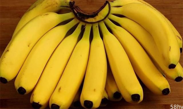 香蕉这样吃才过瘾，一次做5斤，出锅那一刻，全家馋的流口水