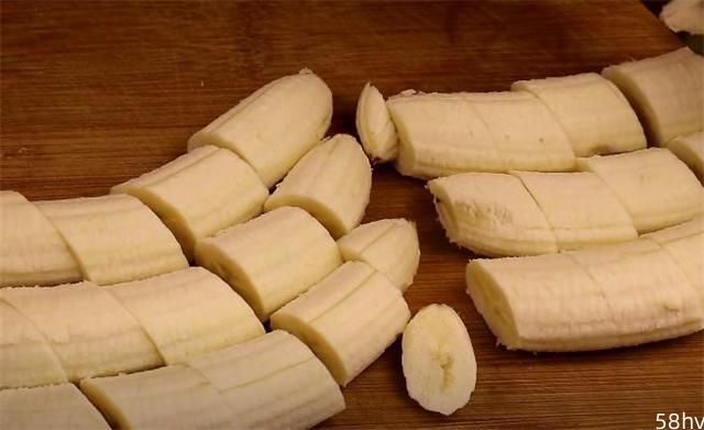 香蕉这样吃才过瘾，一次做5斤，出锅那一刻，全家馋的流口水