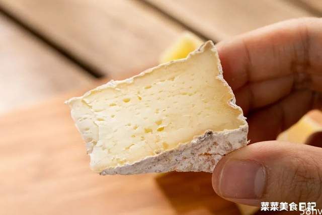 高价给孩子买的奶酪，其实都是糖？要补钙补蛋白，还得看它