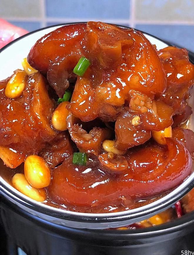 黄豆焖猪蹄家常版，满满胶原蛋白，软糯下饭，老公吃到舔盘子
